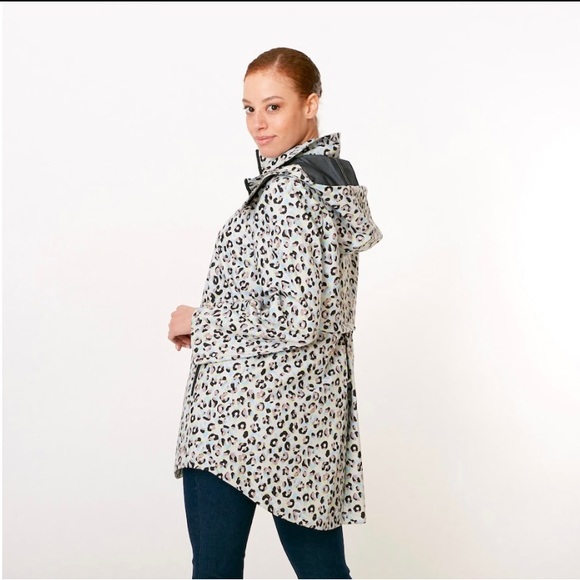 Nuage Packable Raincoat - Picture 2 of 6